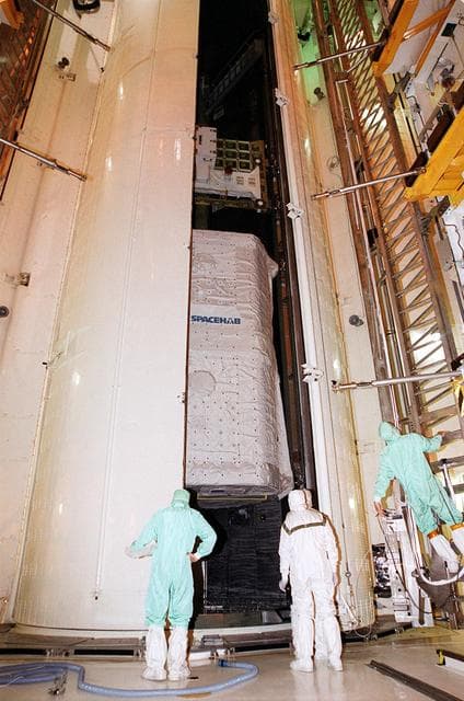 NASA image: KSC00pp1125