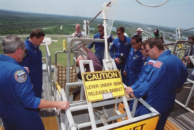 NASA image: KSC00pp1172