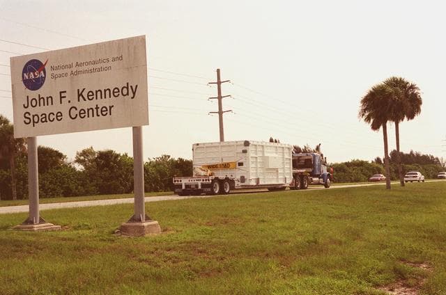 NASA image: KSC00pp1225