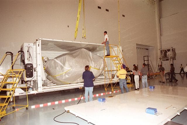 NASA image: KSC00pp1229