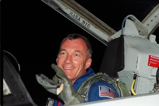 NASA image: KSC00pp1232