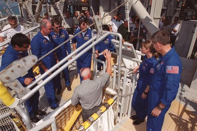 NASA image: KSC00pp1370