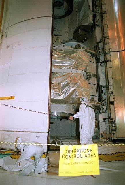 NASA image: KSC00pp1484