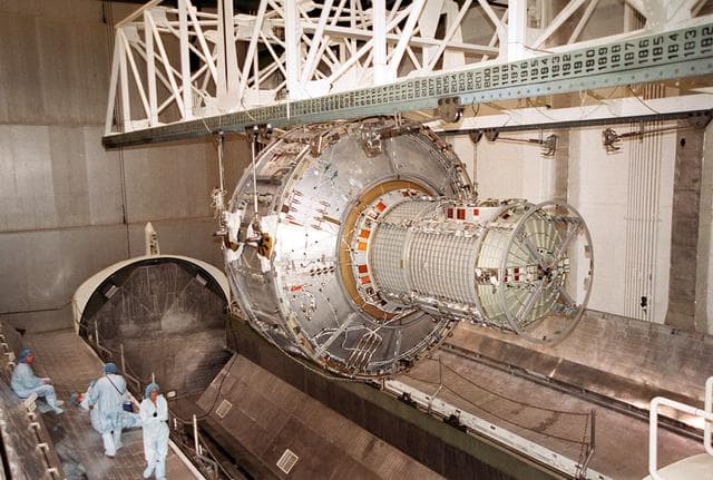 NASA image: KSC00pp1504