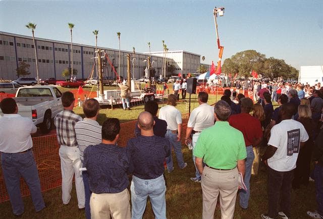 NASA image: KSC00pp1589