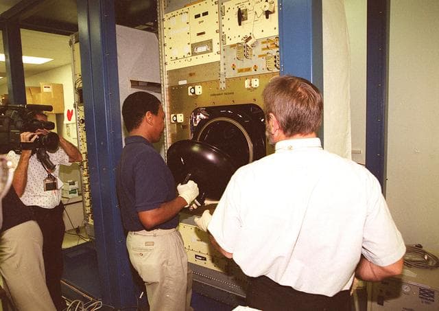 NASA image: KSC00pp1592
