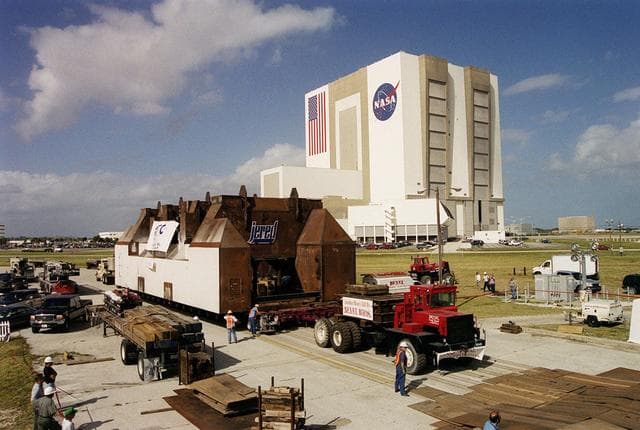 NASA image: KSC00pp1613
