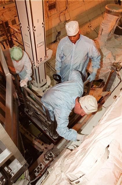 NASA image: KSC00pp1767