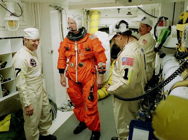 NASA image: KSC00pp1821
