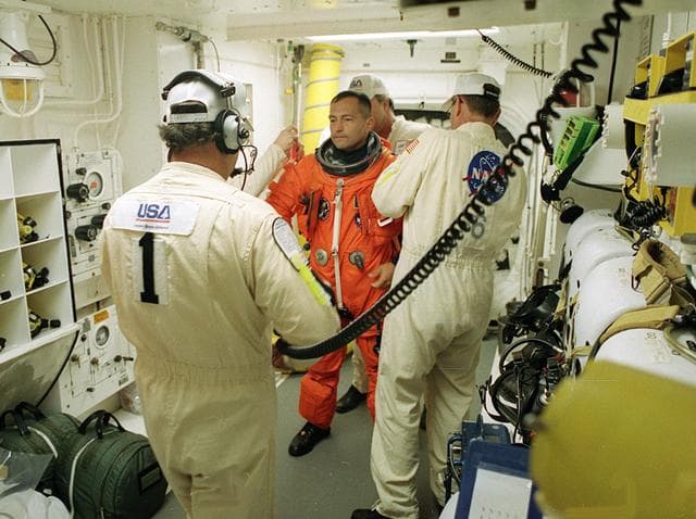 NASA image: KSC00pp1822