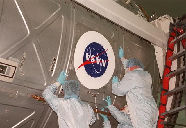 NASA image: KSC00pp1930