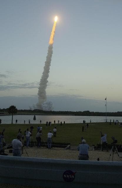 NASA image: KSC01PD1785