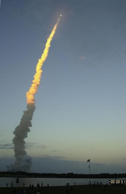 NASA image: KSC01PD1786