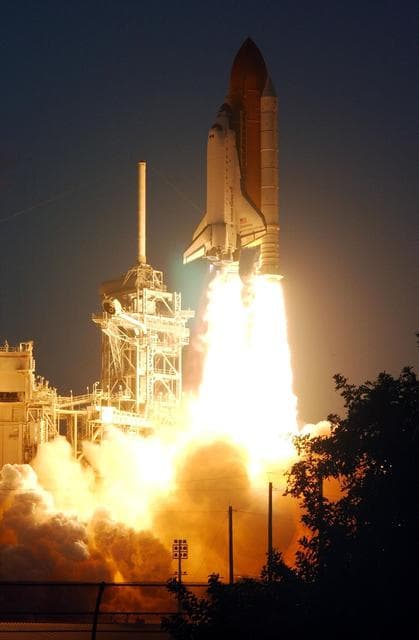 NASA image: KSC01PD1787