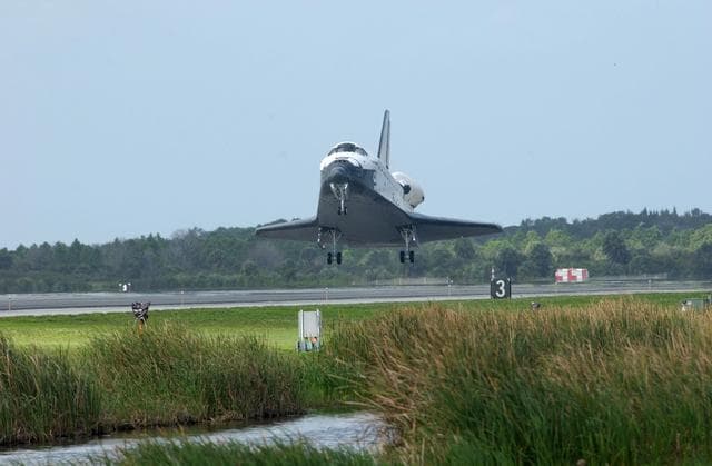 NASA image: KSC01PD1826