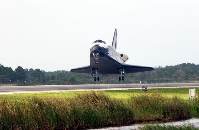 NASA image: KSC01PD1827