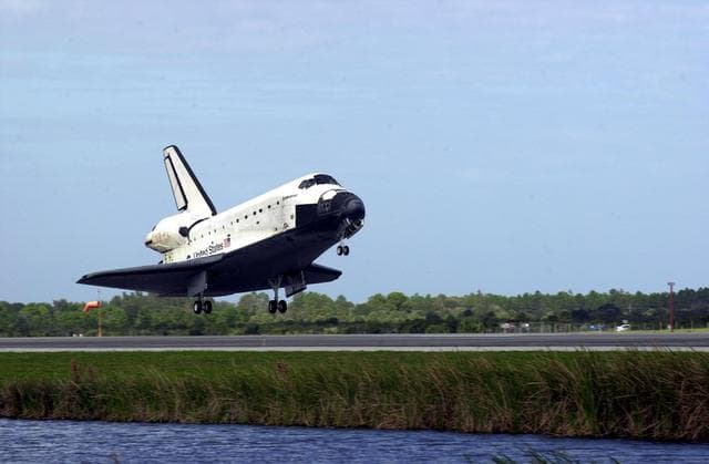 NASA image: KSC01PD1831