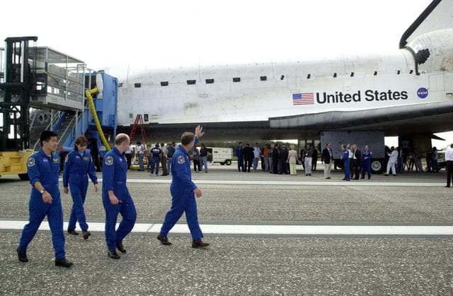 NASA image: KSC01PD1841