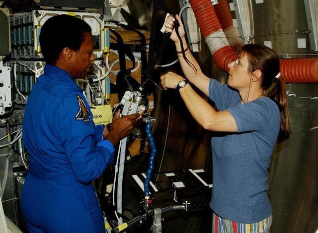 NASA image: KSC01PD1858