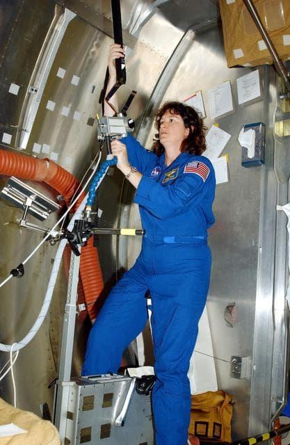 NASA image: KSC01PD1860