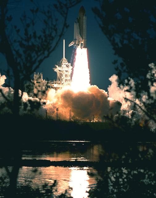 NASA image: KSC01PP0281