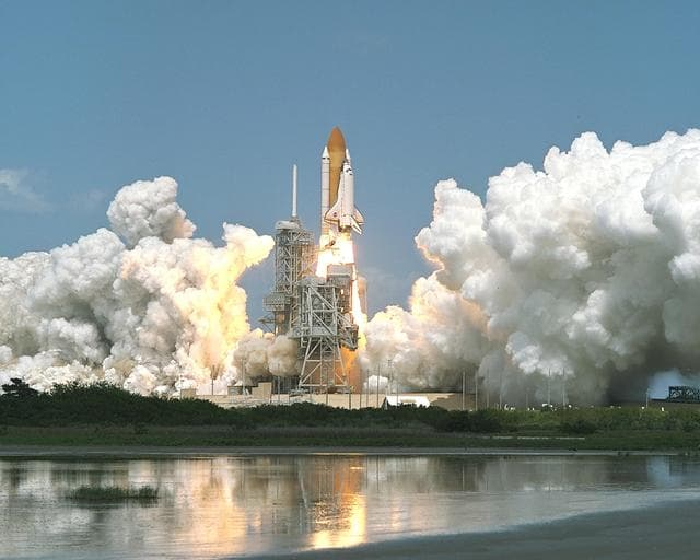 NASA image: KSC01PP0829