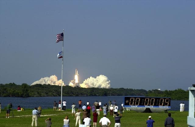 NASA image: KSC01padig265