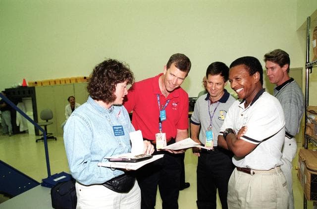 NASA image: KSC01pd1116