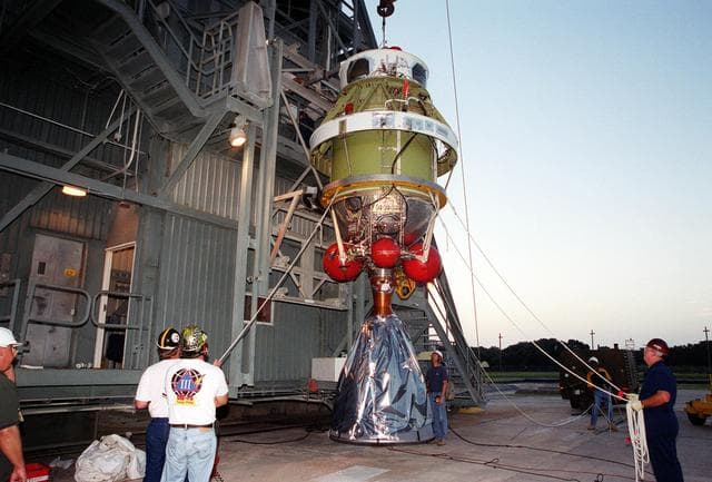 NASA image: KSC01pd1129