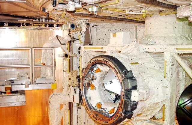 NASA image: KSC01pd1733