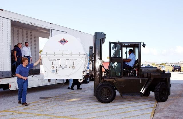 NASA image: KSC01pd1735