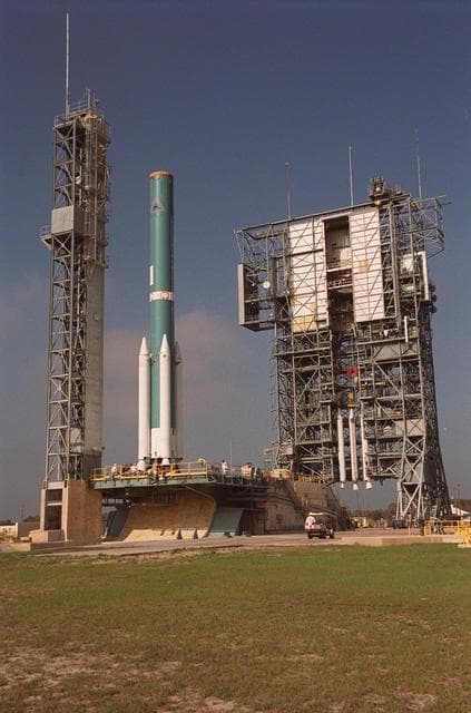 NASA image: KSC01pp0422