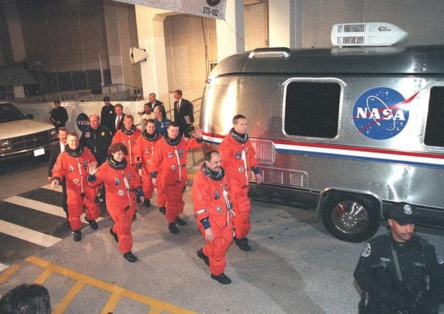NASA image: KSC01pp0433