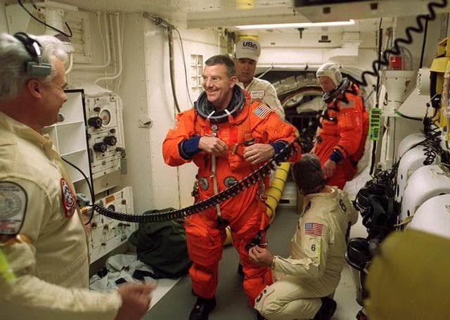 NASA image: KSC01pp0451