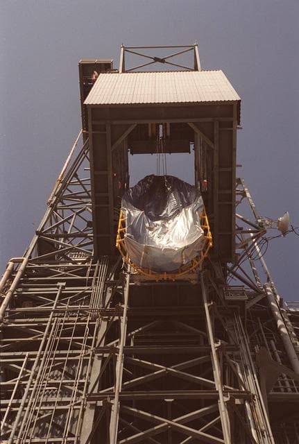 NASA image: KSC01pp0469