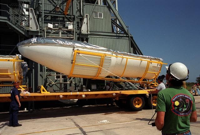 NASA image: KSC01pp0471