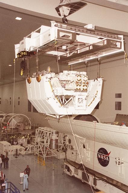 NASA image: KSC01pp0660