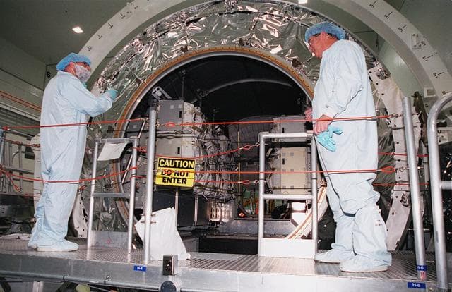NASA image: KSC01pp0724