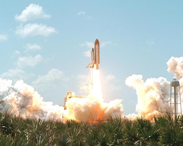 NASA image: KSC01pp0826