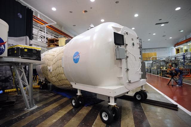 NASA image: Expandable Lunar Habitat (X-Hab)