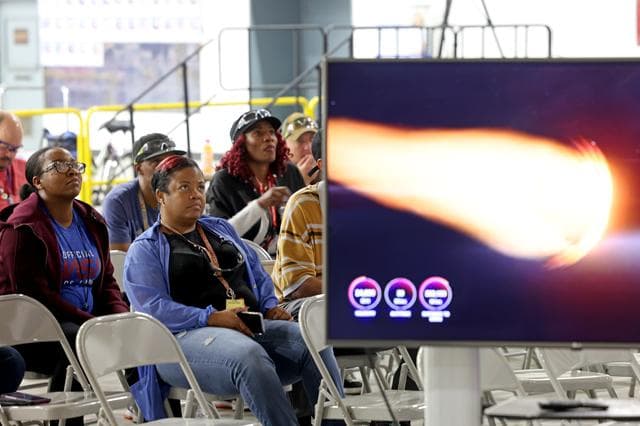 NASA image: Michoud Team Celebrates Orion Splashdown 