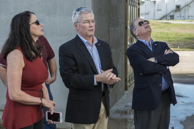 NASA image: Senator Doug Jones (D-AL) Tour of MSFC Facilities