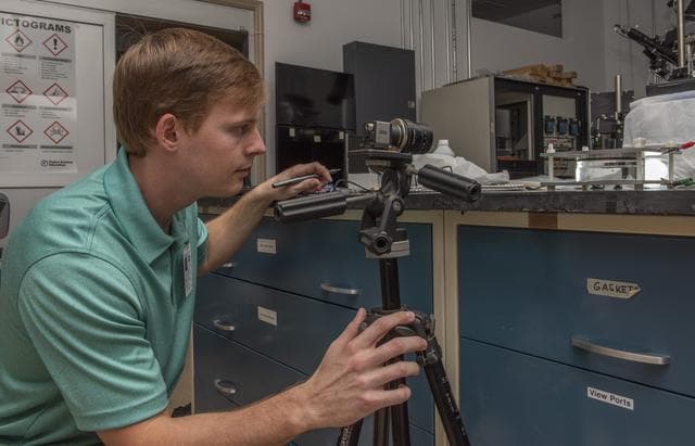 NASA image: A visit to the MSFC electrostatic levitation (ESL) laboratory by