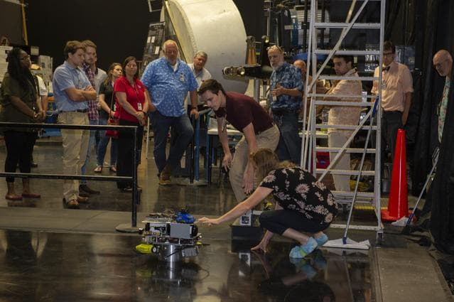 NASA image: STEERABLE AIR BEARING TETHER DEPLOYMENT