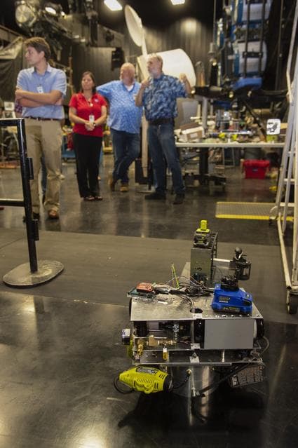 NASA image: STEERABLE AIR BEARING TETHER DEPLOYMENT