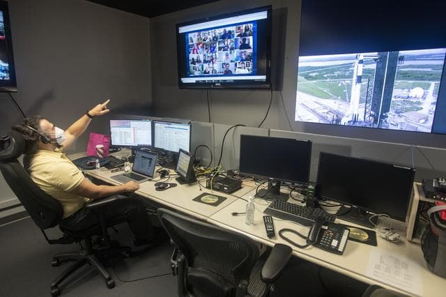 NASA image: MSFC Teams at MSFCC Moniter Launch Conditions for Crew 1 Mission
