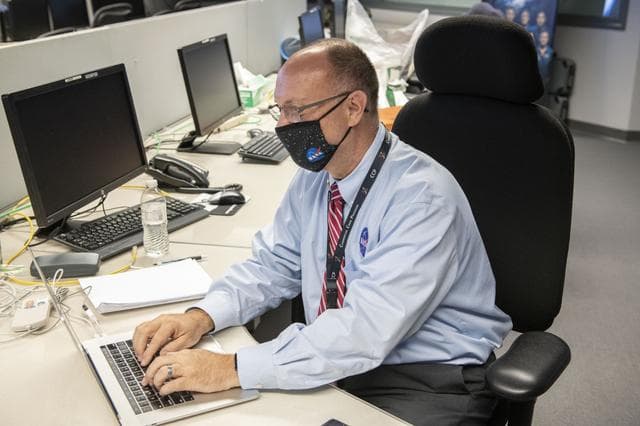 NASA image: MSFC Teams at MSFCC Moniter Launch Conditions for Crew 1 Mission