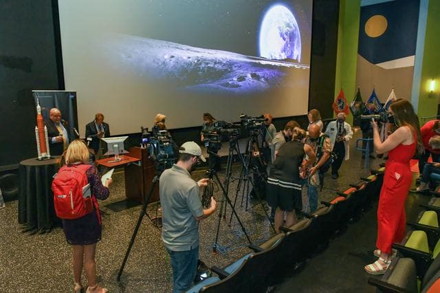 NASA image: Media members gather for Q&A session at Chamber Media Briefing a