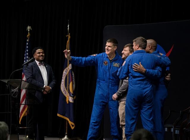 NASA image: ARTEMIS II CREW VISIT