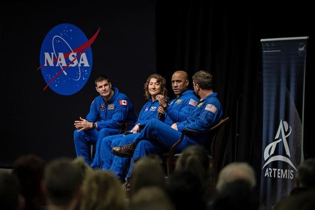 NASA image: ARTEMIS II CREW VISIT